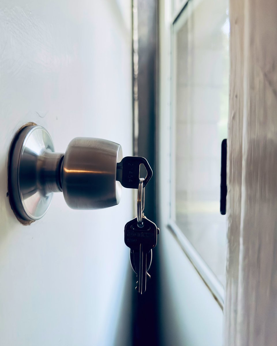 MicModePhotos's tweet photo. How many times has this happened to you? I hate when I leave my keys in the door. And, I did it again this past weekend! From 1:45pm-Saturday until 1:45pm Sunday.

Take care of yourselves https://t.co/RAUxzf59Dn