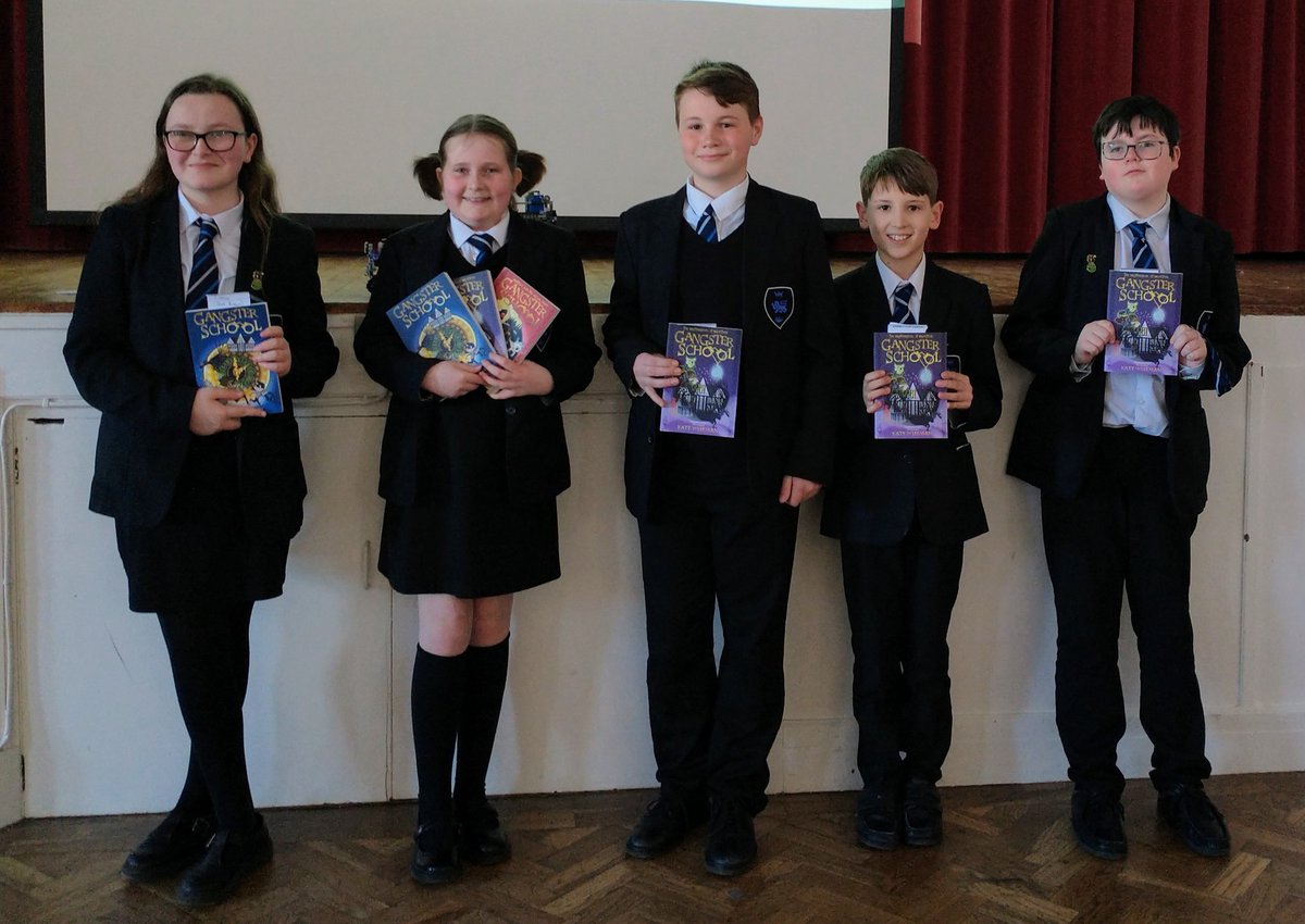 Many thanks to @KateWiseman for all the prizes! Our Year 7 winners were so excited!