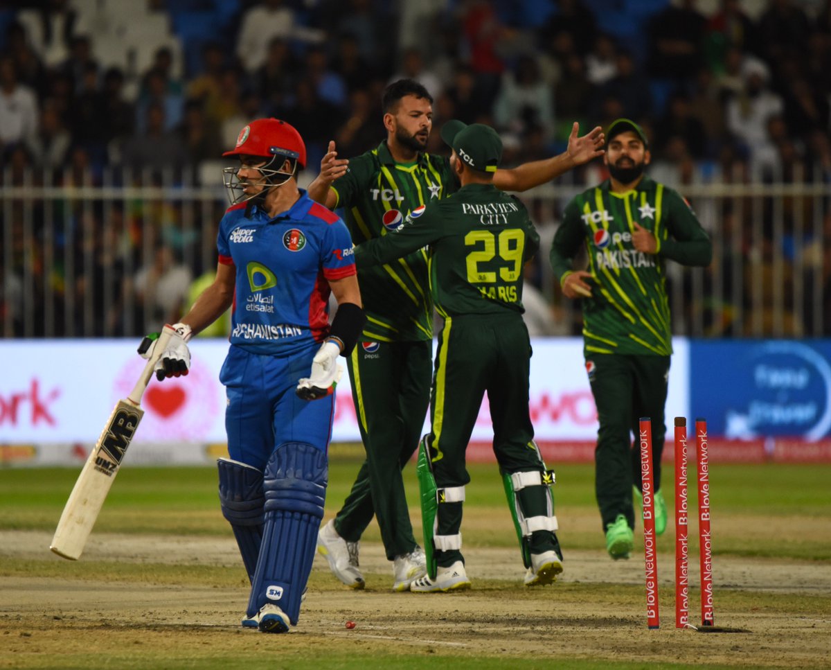 TheRealPCB's tweet photo. Afghanistan are 66-3 after 1️⃣0️⃣ overs.

A wicket each for Ihsanullah, Wasim and Shadab ☝️

#AFGvPAK | #BackTheBoysInGreen https://t.co/6FKtpKyw0g