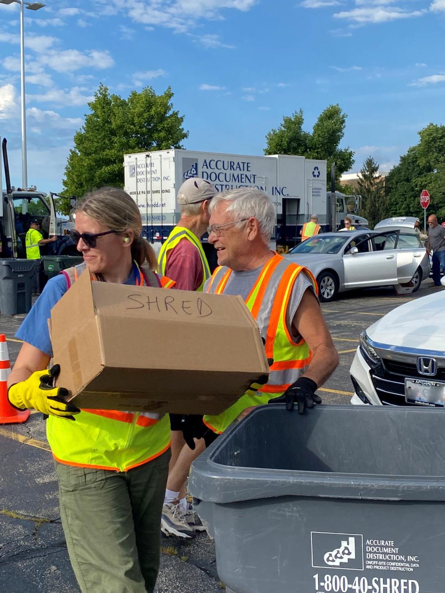 The Kane County Recycling Program is currently looking for volunteers for three Saturday event dates: April 29, July 22 and September 30, all from approximately 7:15 a.m. - noon with optional lunch afterwards.
kanecountyconnects.com/article/recycl…