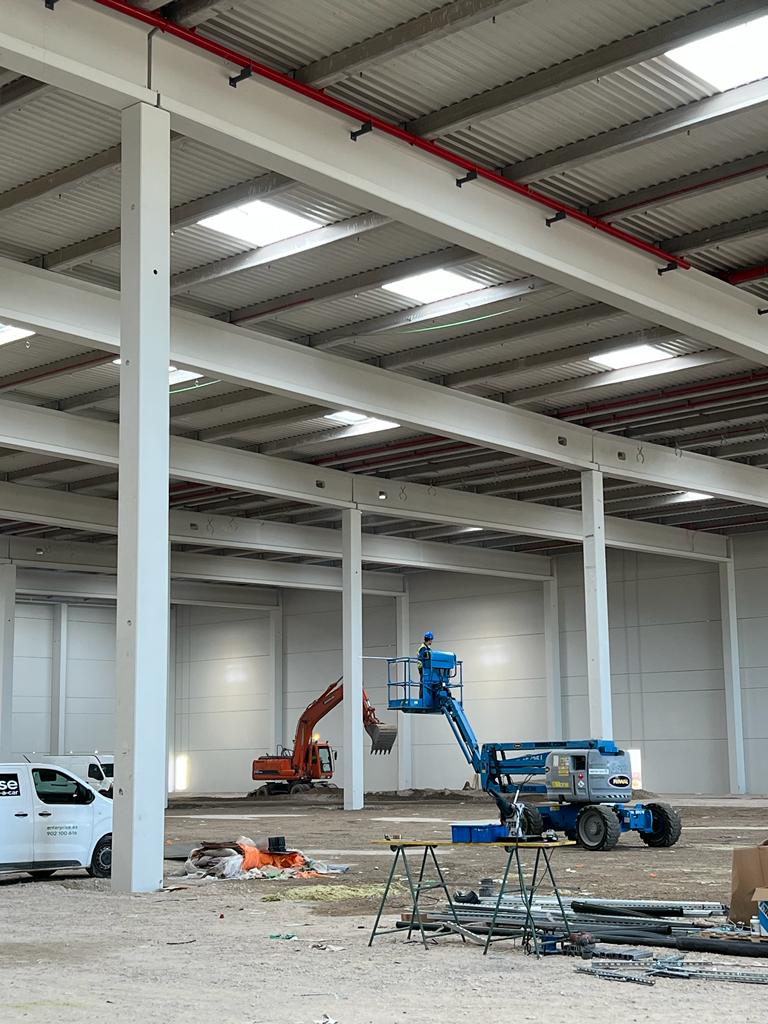 Cegelux2050's tweet photo. Os presentamos nuevo proyecto en el centro logístico de Arroyomolinos.

¡Seguimos avanzando!

Gracias por confiar en nosotros 😀 

#proyecto #arroyomolinos #cegelux #iluminación #iluminacionled #domotica https://t.co/zmu6sAmT1X