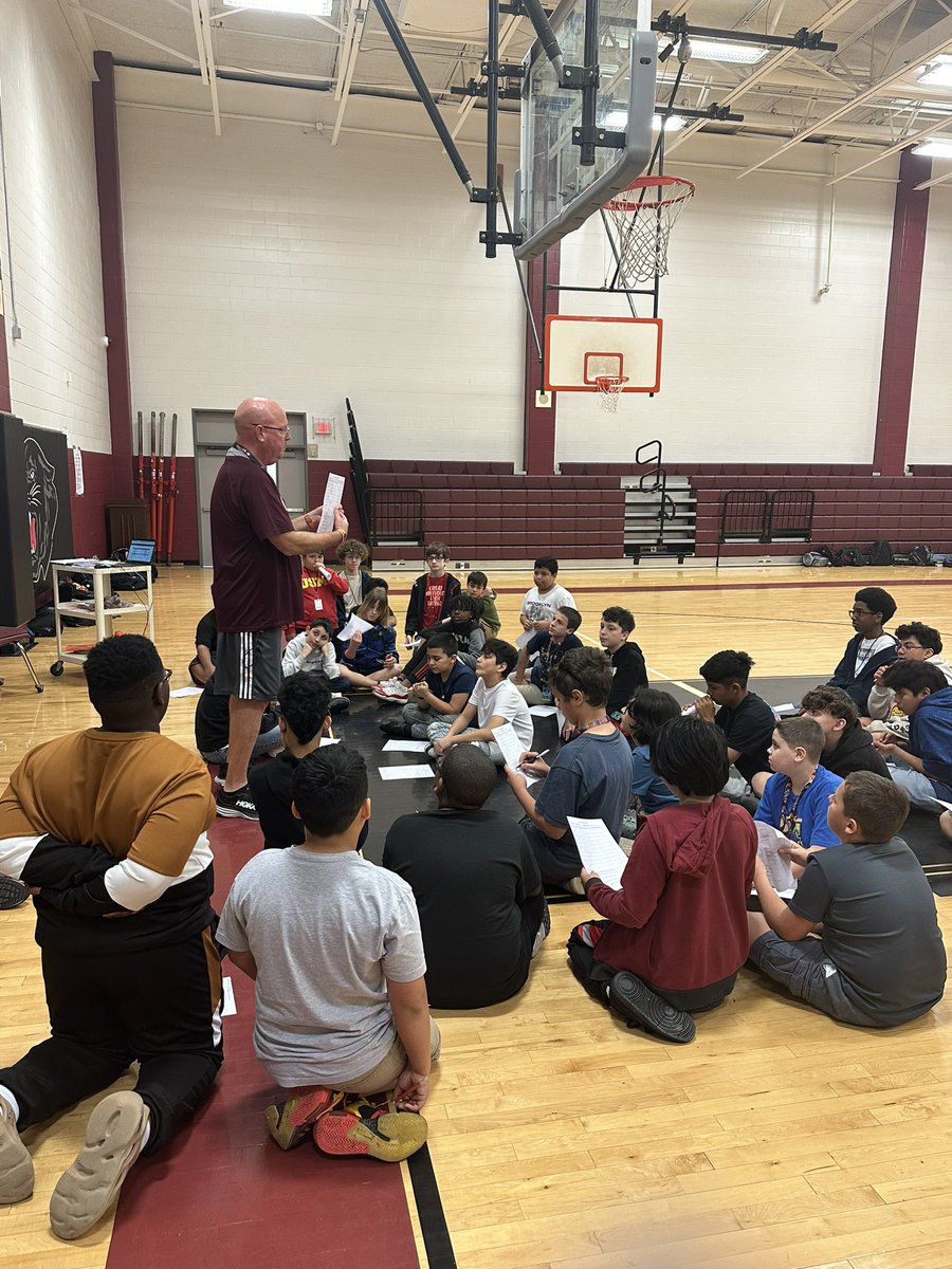 crizer_TMSPE's tweet image. Crizer and @CoachThurmond10 PE classes working on #TMSPBL for #TMScreators for Circuit Training! #TMScollaborators @HumbleISD_TMS @LeighAnnWolfe14 @amln21 @HWagnerHumblePE