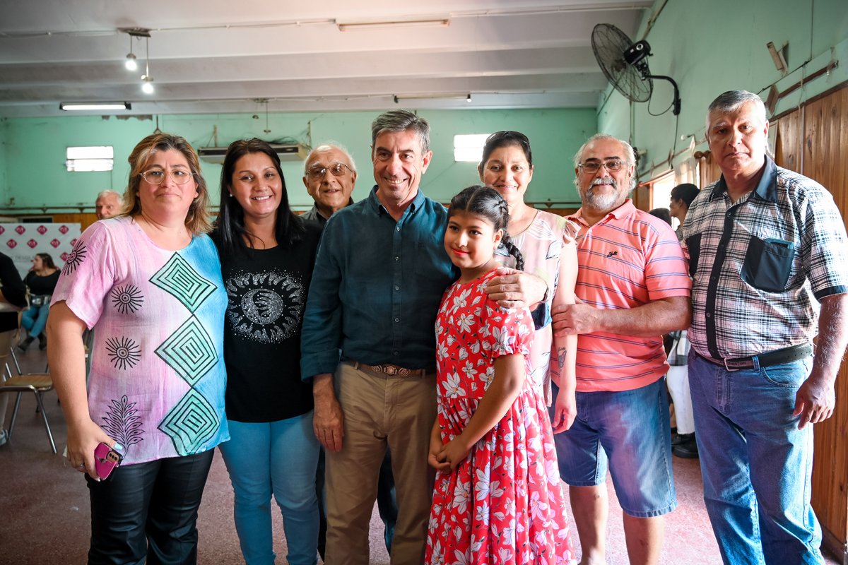 GatoFernandezOK's tweet photo. Junto a autoridades de la municipalidad de Justo Daract, nos reunimos con referentes de diversas instituciones que trabajan para el desarrollo y el crecimiento de la comunidad. Gracias por el encuentro donde remarqué mi compromiso de trabajar conjuntamente con las intendencias. https://t.co/GEsOO2eoVW