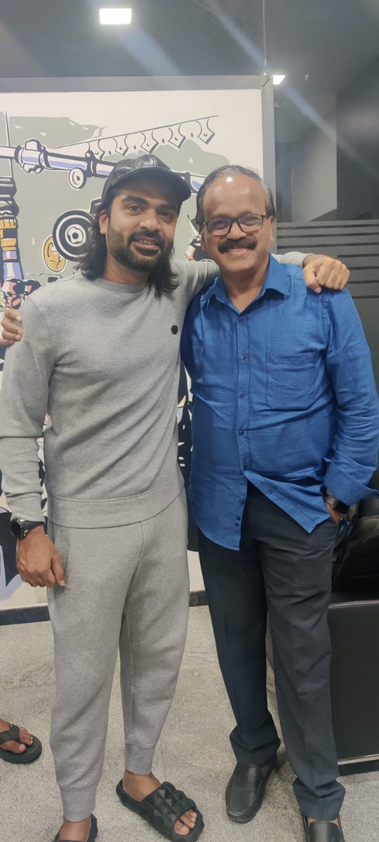 Dhananjayang's tweet photo. #PathuThala special screening to @SilambarasanTR_ ji. Look at the big smile 😇  He is so happy with the film. Team @StudioGreen2 is excited &amp; looking forward to the release #PathuThalaFromMarch30 💪

Thank you @nameis_krishna . Congrats @kegvraja sir. 

@arrahman sir's music 🔥😇 https://t.co/9yfolkarYE