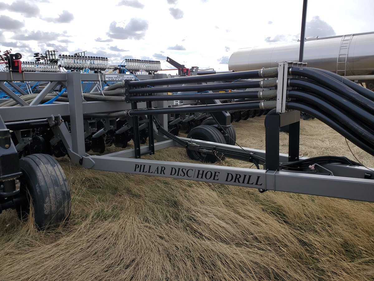 foremostcraig's tweet photo. @DerochEquipment @DarrenOstenberg looking to sell 6010 pillar laser disc drill 2014 my.
Cw 2010 p1060 new Holland tbt 430 bu cart. Field ready and have extra parts https://t.co/26NQYPWWgy