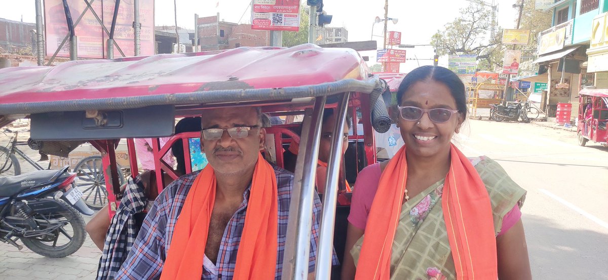 Avudayappan's tweet photo. அயோத்தியில் காவல்துறை கண்காணிப்பாளர் SP தமிழர் திரு. முனிராஜ் அவர்கள் Escart திரு. பங்கஜ் ப்ரதீப் அவர்களை உதவிக்கு அனுப்பி ஸ்ரீ ராமர் கோவில் மற்றும்  கோவில்களில் உடனடியாக சிரமமின்றி தரிசனம் செய்வதற்கு பேருதவி செய்தார். அவருக்கு எங்கள் குழு சார்பாக நன்றியை  தெரிவித்துக் கொள்கிறோம் https://t.co/xVKEi7Xf53