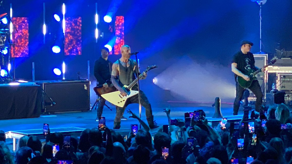 immerfrei's tweet image. Wow what a night!! Thank you @Daughtry_News you burned the stage!!