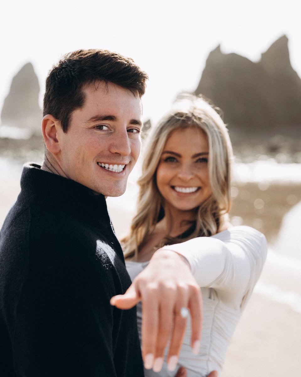 AzurWeddings's tweet image. Brent + Kadriye💍🔥

Cannon Beach, Oregon #HaystackRock