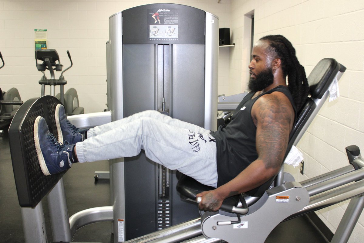 BoltNation313's tweet photo. Preseason weight room action 💪🏽🏋🏾🏈🔥 Come workout with the guys Saturdays at Heilmann Rec from 3-5pm. 

📸: @omg_deztanie | @DezTanieStover https://t.co/3Sa67cbTHJ