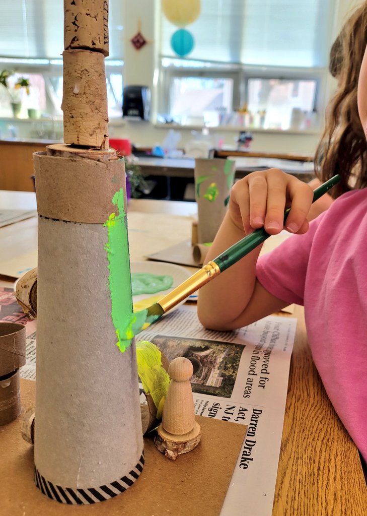 JuliaGoggi's tweet photo. PreK painting Gaudi-inspired structures they created last week. Analogous colors in tempera. #processart #100languages #ReggioInspired #looseparts #materialexploration @WPSSicomac https://t.co/v8Tqwjjamq