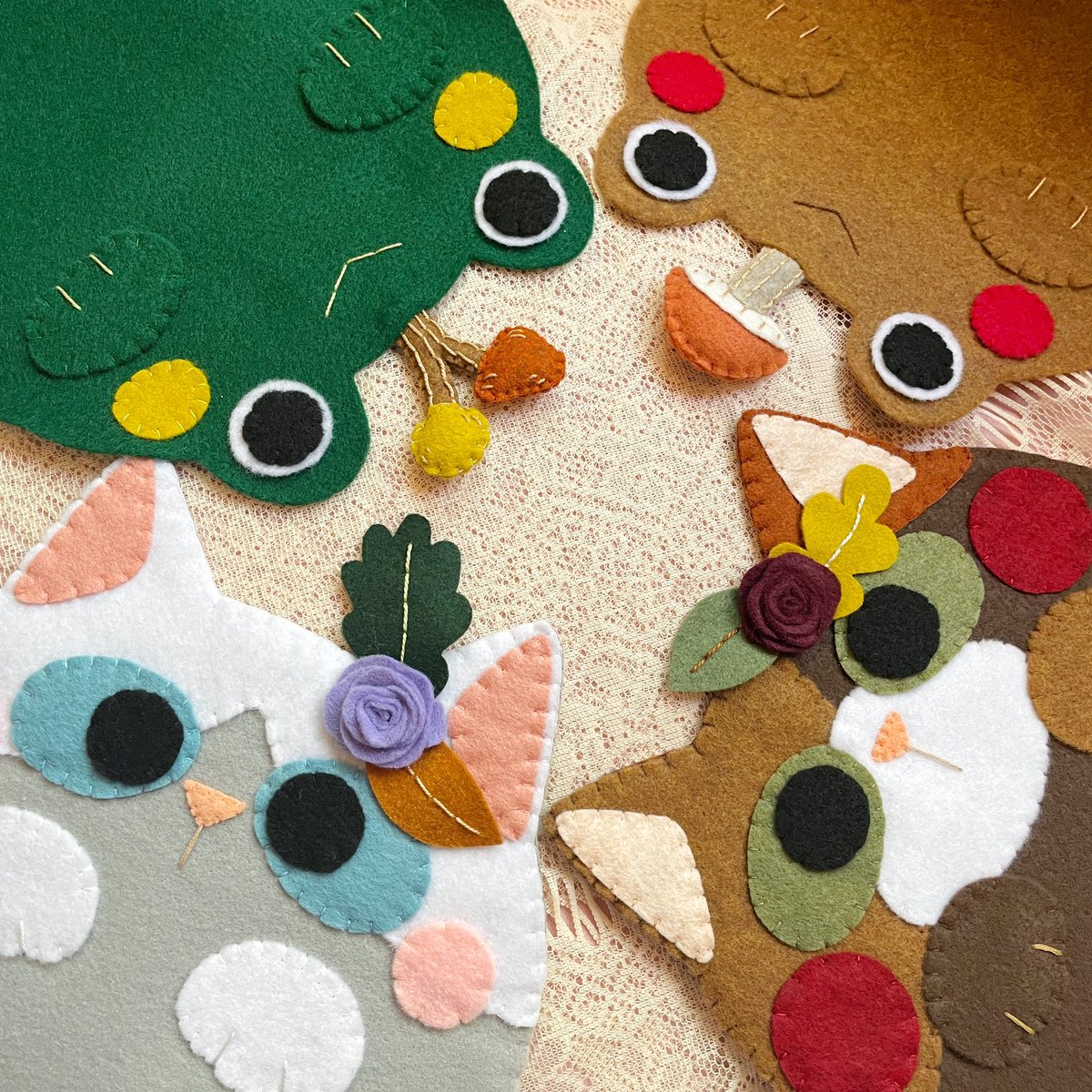 Hi #VisibleWomen I’m Natalie aka NRae! I’m a disabled artist from SoCal ☀️I draw lots of cats, frogs and occasionally other animals! I mainly work in digital but also work traditionally and with fiber art.

You can find me here: linkpop.com/ThatOneArtistN…