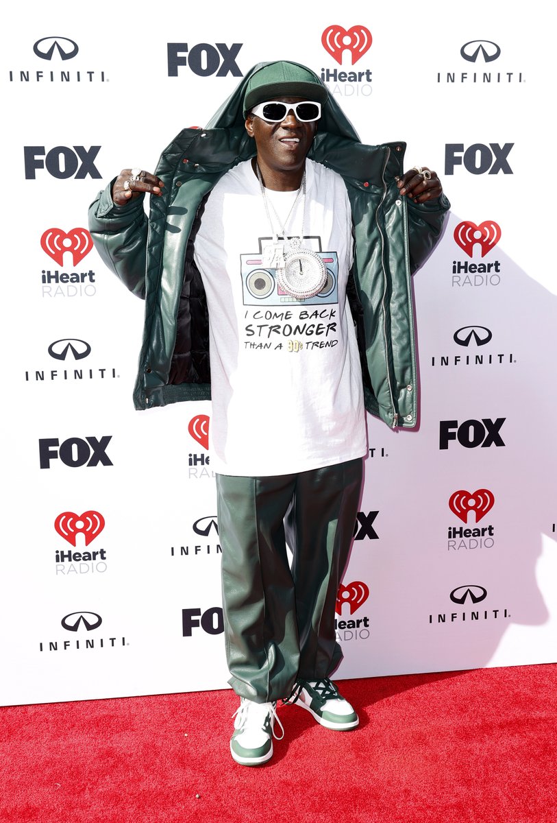 OKAY <a href="/FlavorFlav/">FLAVOR FLAV</a> the ultimate #Swiftie! 💚🫶 #iHeartAwards2023