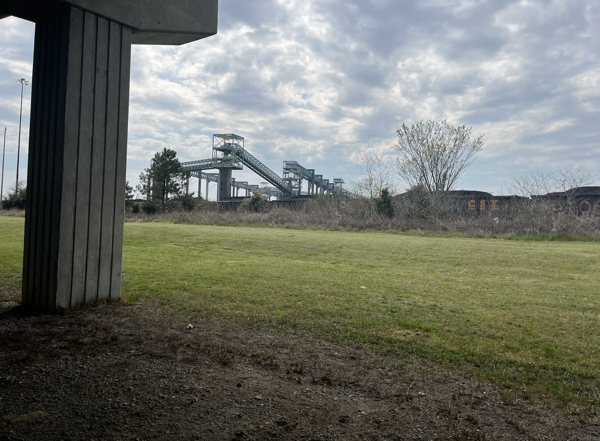 AndrewC59640117's tweet photo. Pictured in this tweet is the Newport News Coal Terminal.  I noticed that specifically in this area that the air is very heavy and it seems more difficult to take deeper breaths compared to my college campus of CNU.  The effect that this has on those who live here daily is scary. https://t.co/S3EVjL2qil