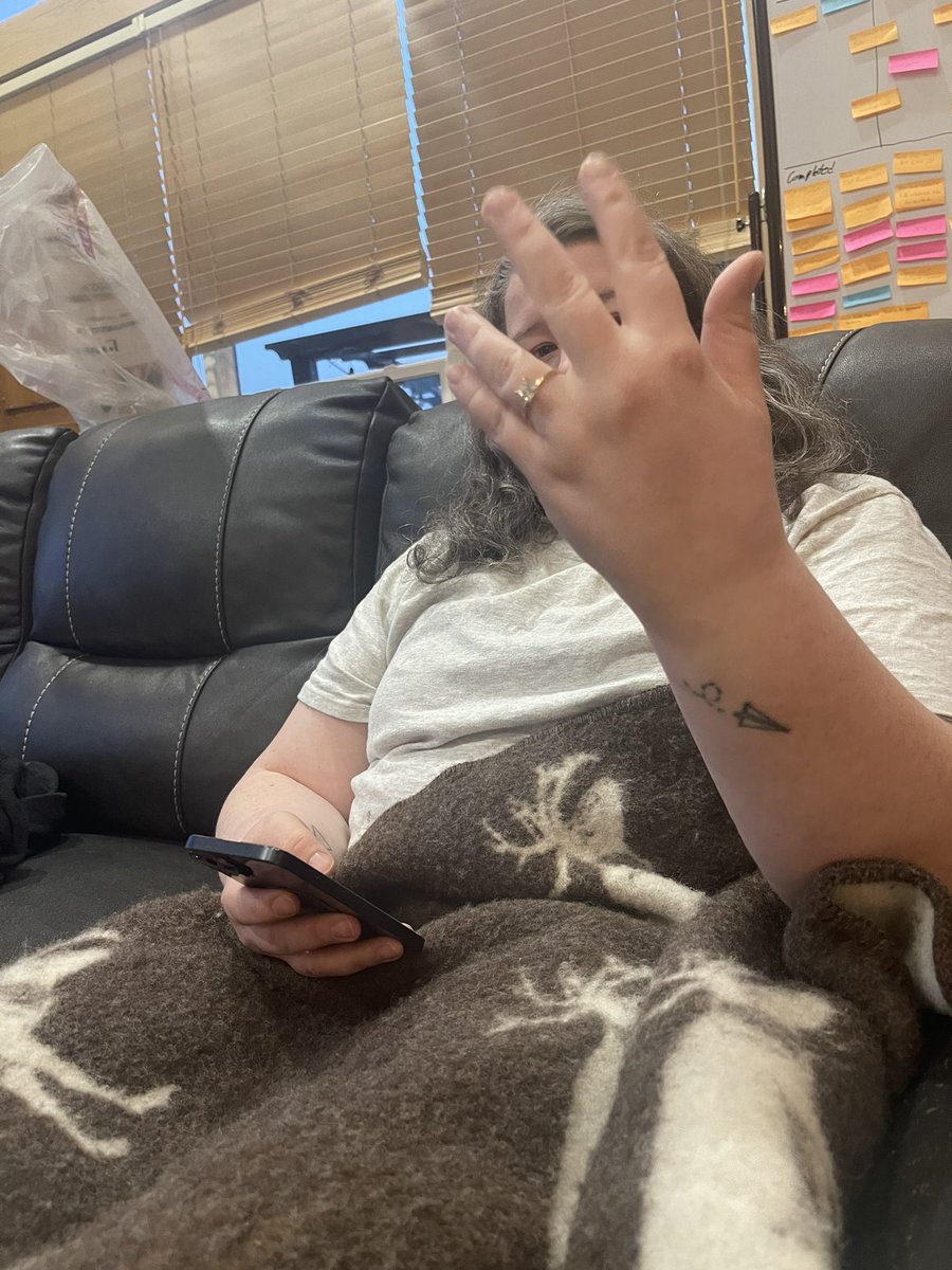 chamberofweebs's tweet photo. Another update:
I put a ring on it💍 https://t.co/TUvHpttjXQ