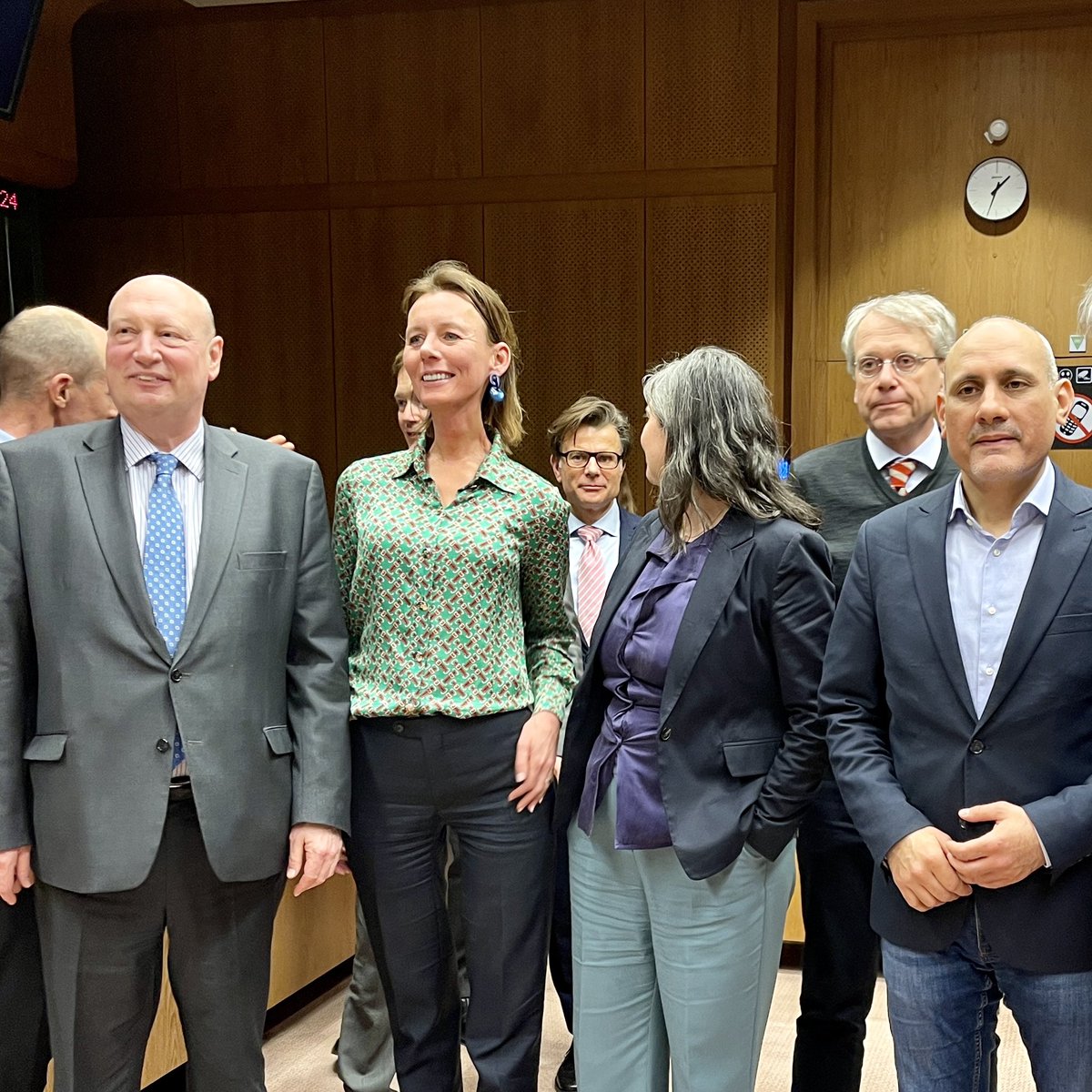 #TRILOGUE | <a href="/EUCouncil/">EU Council</a> and <a href="/Europarl_EN/">European Parliament</a> negotiators have reached a provisional agreement on alternative fuel infrastructure. #AFIR

More recharging and refuelling stations will be deployed across the EU, enabling the transport sector to significantly reduce its carbon footprint.