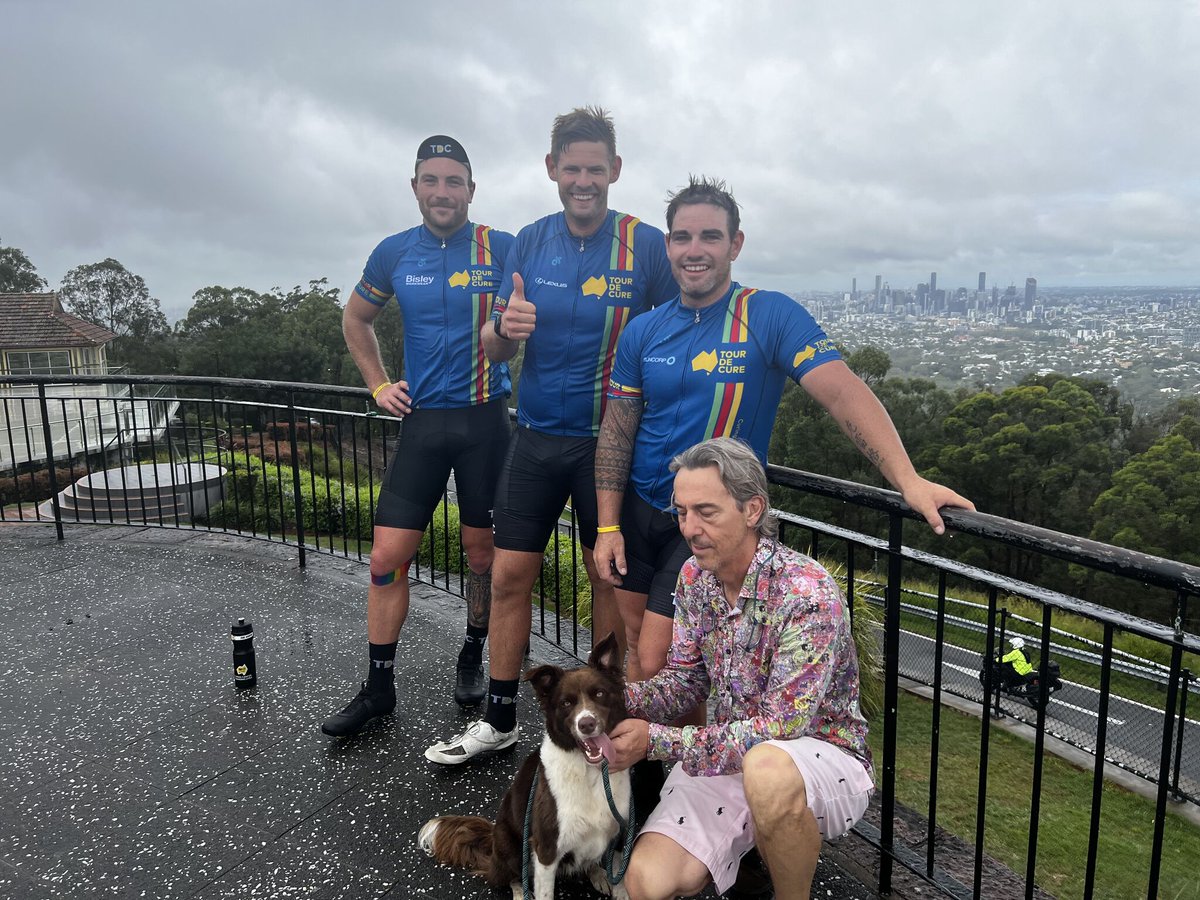 Worlds collide as @tourdecure_aus cyclists bump into D/Prof Hutmacher who just won a Tour De Cure grant (involving CI Dr. McGovern). Humble encounter about how the funding helps to develop personalised ECM-based treatment concepts for children with #osteosarcoma! @QUT