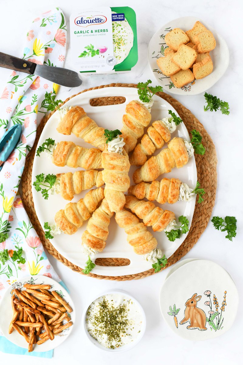 Carrot-Shaped Puff Pastry Appetizers #AD #Recipe -savvysavingcouple.net/carrot-shaped-… 

#AlouetteCheese #EasterAppetizers #Easter  <a href="/Alouettecheese/">Alouette Cheese</a>