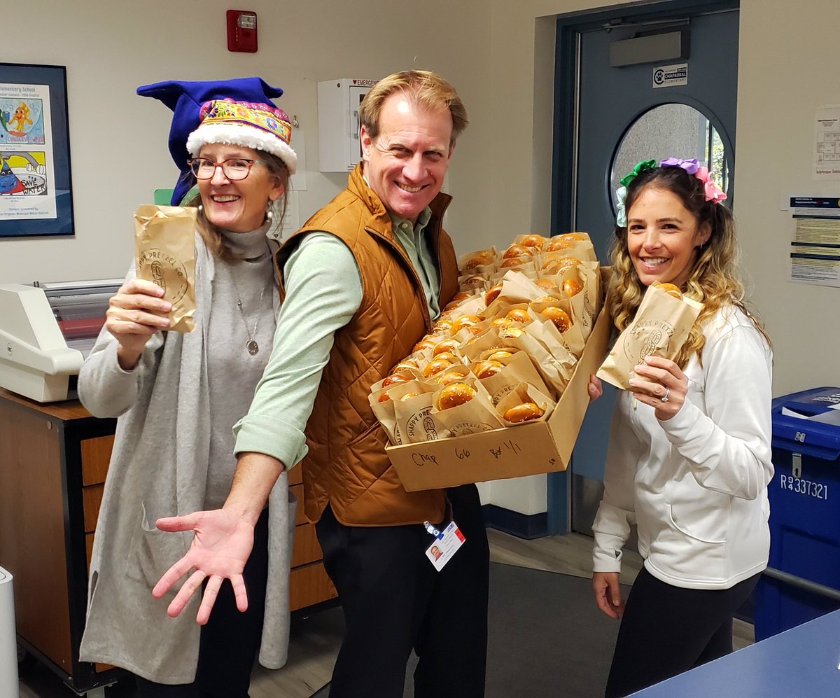 Thank you <a href="/dstepenosky/">Dan Stepenosky</a> and the <a href="/LVUSD/">LVUSD</a> cabinet for being us delicious pretzels from Shappy’s to begin our week!!! <a href="/nkg621/">Nicki Goldstein</a>