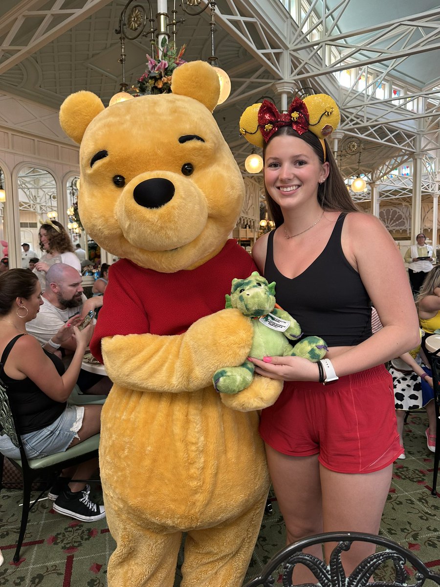 Mandy Holbrook tweet media