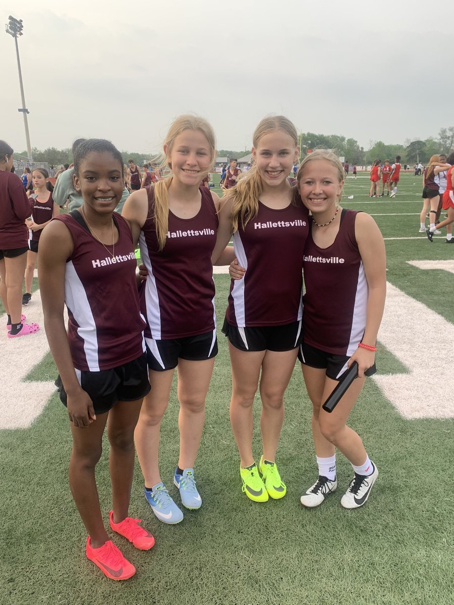 CoachLeviMonty's tweet photo. Hallettsville 7th grade girls 4x200m got some giddy up!! 💨💨

@LBteams https://t.co/tcMhsusQd7