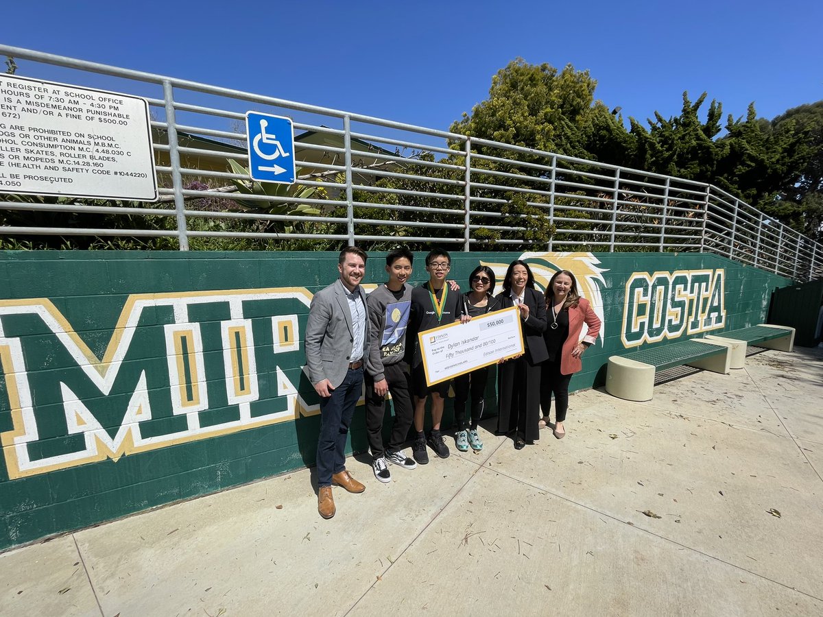 SCE_DianeF's tweet photo. Congratulations #EdisonScholar Dylan Iskandar @MiraCostaHigh #STEM Great day! https://t.co/hkw3eEhFL9