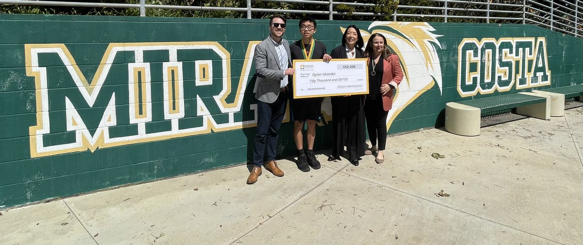 SCE_DianeF's tweet photo. Congratulations #EdisonScholar Dylan Iskandar @MiraCostaHigh #STEM Great day! https://t.co/hkw3eEhFL9