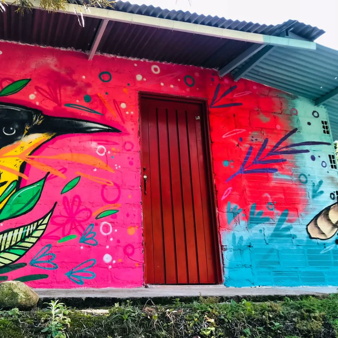 KpoBta's tweet photo. La esencia del Huila se puede apreciar en este mural del CARRIQUI Y EL BARRANQUERO, donde el café y la naturaleza son los protagonistas.
🔆

#MuralHuila

#CaféHuila

#AvesHuila

#NaturalezaHuila

#CulturaCafetera

#ArteMural

#StreetArtColombia

#BiodiversidadHuila

#Turismo https://t.co/f62Ap4gmEo