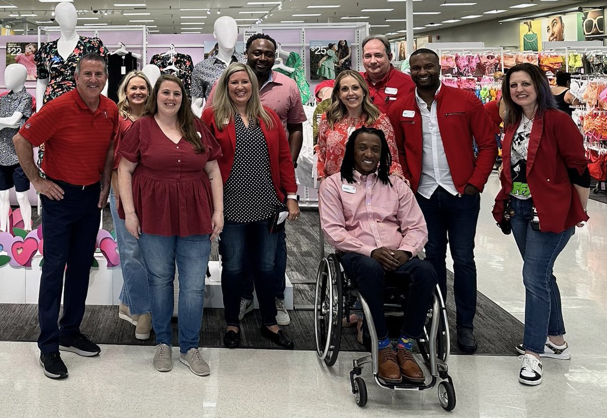 What a fun and inspiring visit today with Brian Cornell &amp; his HR team! Can’t wait to see what 2023 has in store for our Target Teams 😊 #TARGET #T0665 <a href="/ParkerTGT/">Parker</a> <a href="/GladieuxKristin/">Kristin Gladieux</a> <a href="/KCsekits/">Kelly Csekits</a>