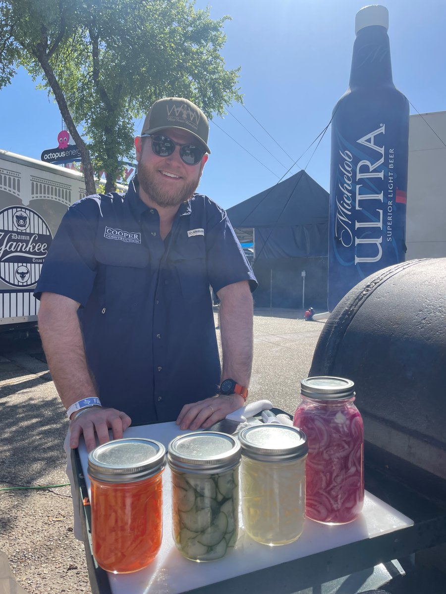 Cooper_Builds's tweet photo. Our Dallas office had a great weekend cooking up some pork tenderloin and baby back ribs for the Big Texas BBQ! We loved being a part of this incredible event that The Touchdown Club of Dallas organized that benefits Ashford Rise School of Dallas!

#cooperconstructionco https://t.co/Ia1c8wBgO5