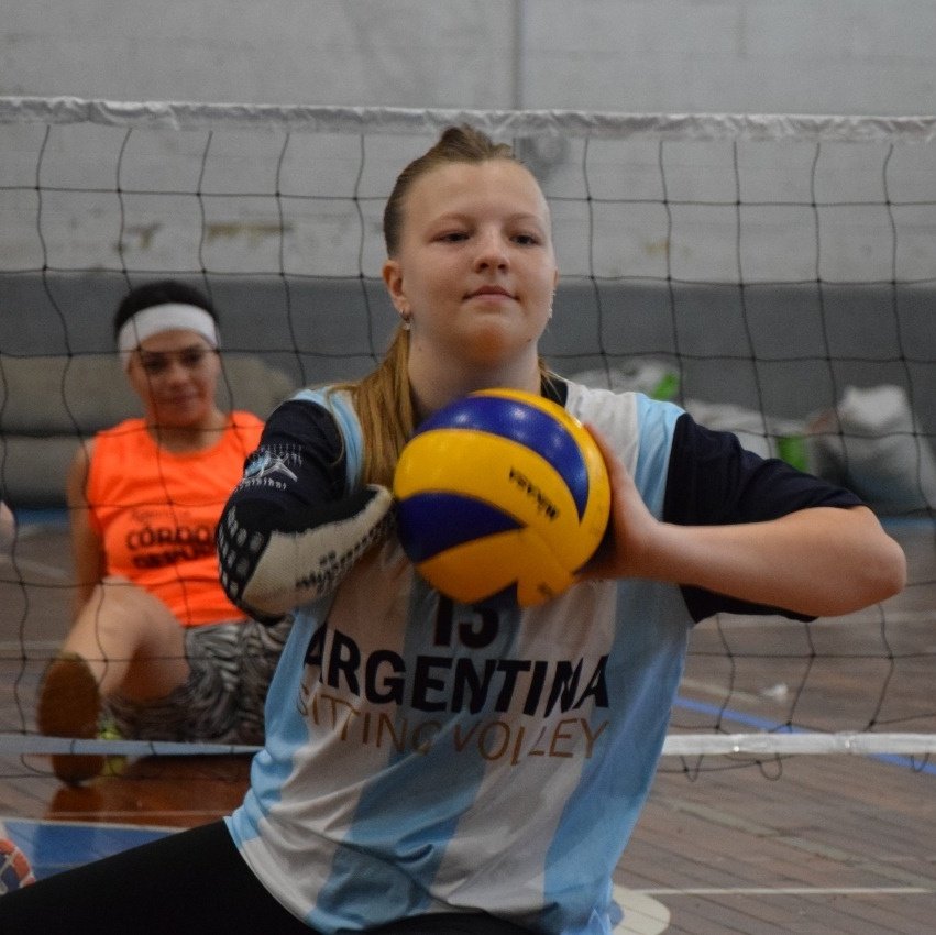 🏐 #Vóley El preseleccionado juvenil masculino y femenino de vóley sentado llevó adelante una concentración en las instalaciones del #PoloDeportivoKempes, con miras a los Juegos Parapanamericanos Juveniles que se disputarán en junio,en Colombia.
La nota 👉🏻 bit.ly/ConcentracionA…