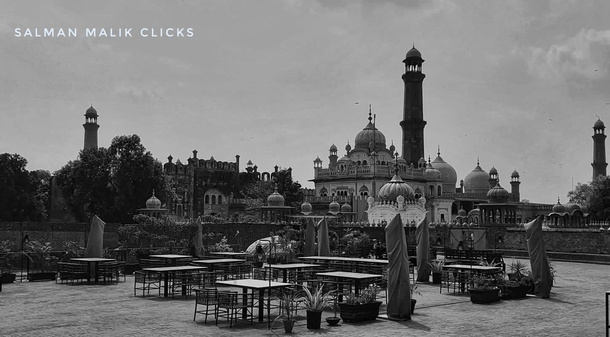 WCLAuthority's tweet photo. History in a frame
#LahoreDarbar #Lahorefort #Sheeshmehal #Lahore #Punjab #punjabi #Tareekh #tawareekh #History #Heritage #Sikhperiod #KhalsaRaj #shahidshabbirbabaji #badshahimasjid #wcla #lahorefort #seelahore https://t.co/d2yDbPKepi
