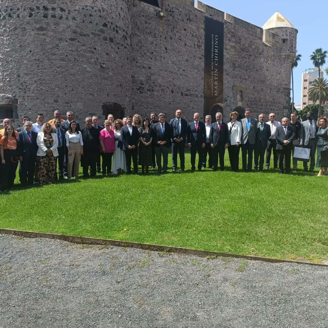 proemaid's tweet photo. El ministro de Inclusión, Seguridad Social y Migraciones de #España, José Luis Escrivá, ha hecho entrega a #PROEMAID de la "Distinción de la Inclusión y de las Migraciones a la Sociedad de Salvamento y Seguridad Marítima".
Más información 👇
https://t.co/Ty8ehqrQ7M https://t.co/sP9W4E6FeW