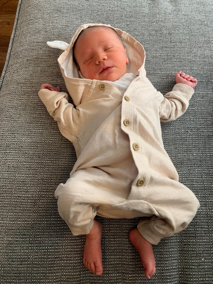 xzinft's tweet image. GM🌞, my boy dropping #NFTs instead of🐰 Easter eggs 😂