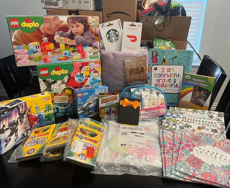 _AdrianaStrong's tweet photo. Adriana’s Angels Surprise! Pack Amazon List >> https://t.co/nu2I0yjpwz has been updated.  

We have over 15 pack requests to fill for children recently diagnosed with cancer.  

Please help us fill our packs! 💜🦋🖤📦♾ https://t.co/GVWXbEGadV