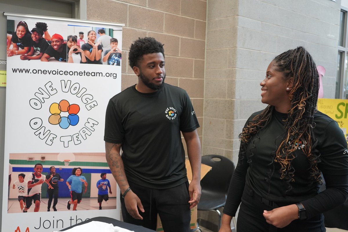 onevoiceoneteam's tweet image. OVOT is all about community and how we can make an impact with our communities. This past week we had the opportunity to work alongside a family of schools to help strengthen community and leave lasting impact on youth. 
#ovot #schoolprogram #schoolprograms #youth #youthempower