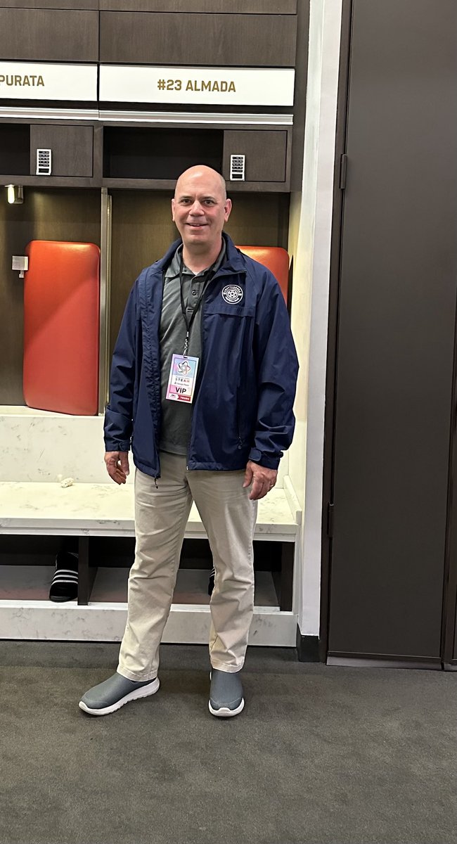 Took my Chattanooga Valley MS classes to MBS STEM tour today! Had to wear my favorite jacket in the ATL United locker room. Just a reminder (3-3) ⁦<a href="/ChattanoogaFC/">Chattanooga FC</a>⁩