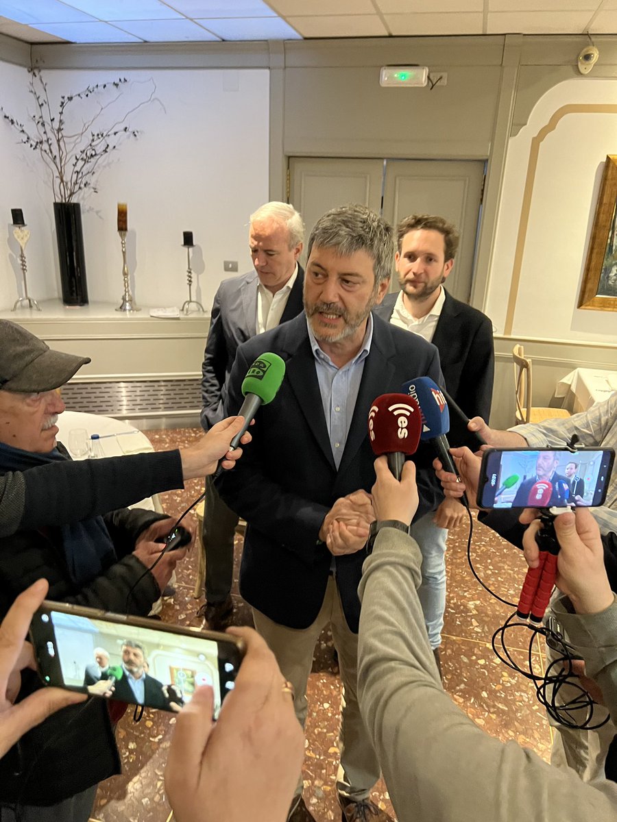 pp_huesca's tweet photo. 💙 @IsaacClaver ha consolidado el modelo del @ppopular en #Monzón. 

Como dice @jorgeazcon “¡ES UN ALCALDAZO!”.

😍 Juventud, experiencia, esfuerzo y sobre todo, ilusión por #Monzón. Las señas de identidad que harán que siga haciendo de su ciudad un lugar mejor.

¡A por todas! https://t.co/X2R1q7EIFv