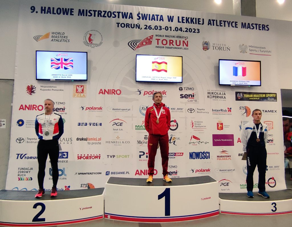 Buenas noticias desde Torun!
Miguel Angel Carvajal se proclama Campeón del Mundo Master en 3000 m. Marcha M55, con un final de photo finish...  💥💥💥💥
         ¡¡¡Felicidades!!!