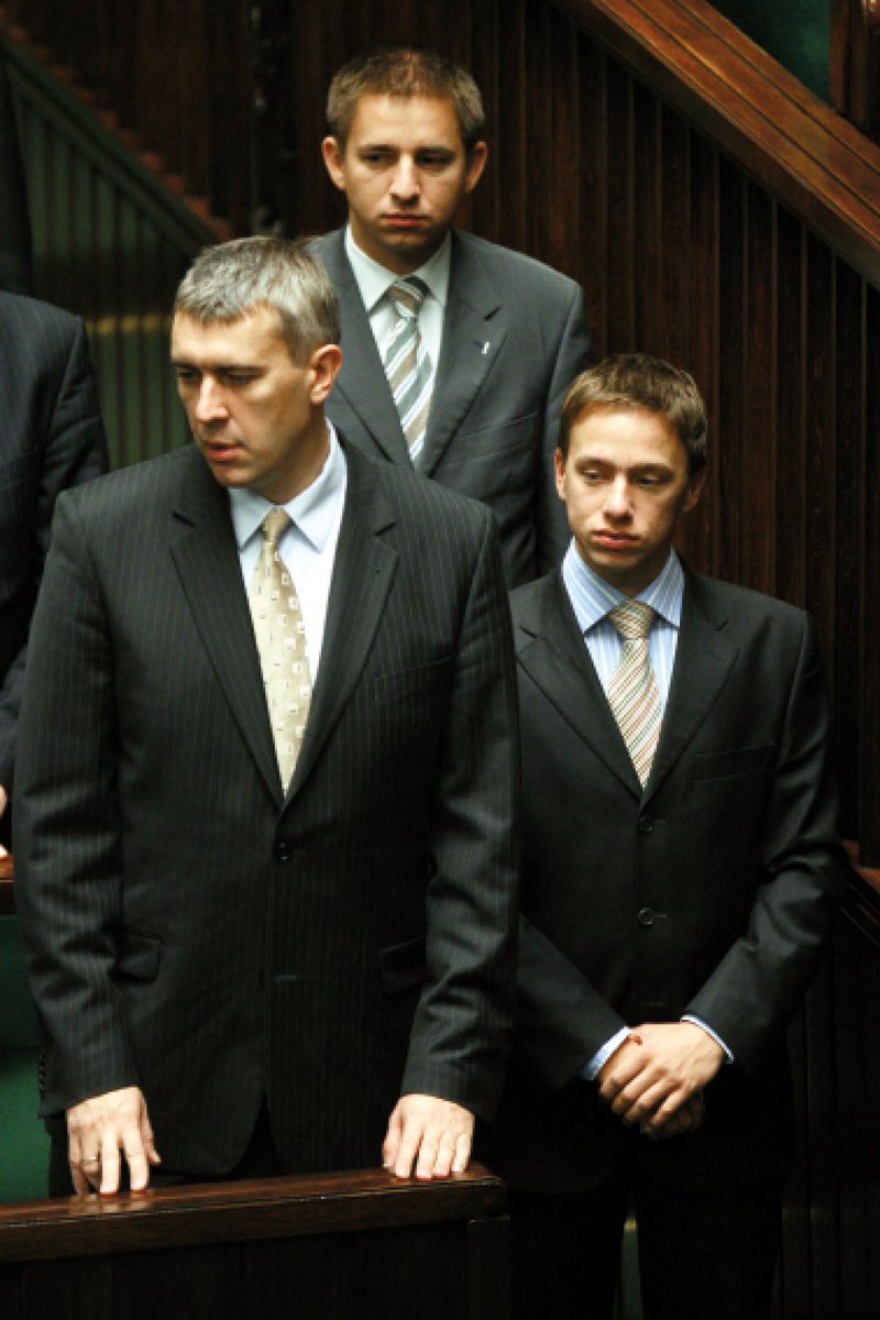 Młodzi ludzie tego nie pamiętają - Krzysztof Bosak był posłem przed 2019. W latach 2005-2007 Bosak był posłem z ramienia Ligi Polskich Rodzin. W czasach gdy LPR był w koalicji z PiSem, a jego przewodniczący Giertych, był wicepremierem w rządzie Jarosława Kaczyńskiego