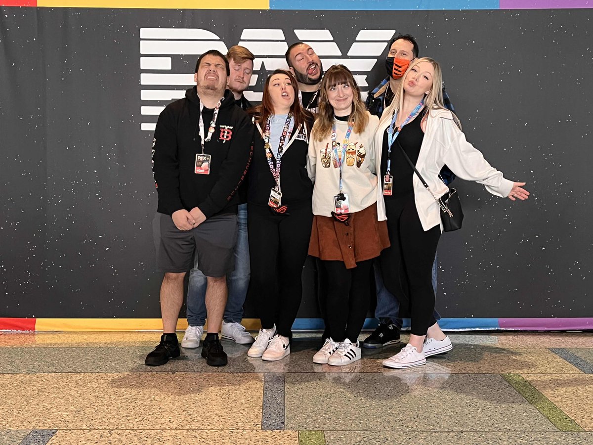 Zaiyken's tweet photo. i love these peeps and already miss them!!! @ItsBambzi @Olivehobbits @coffeeslay @superaaronnova @thenubbymoose @Yaboyflood24 #PAXEast https://t.co/JsiLen0HNu