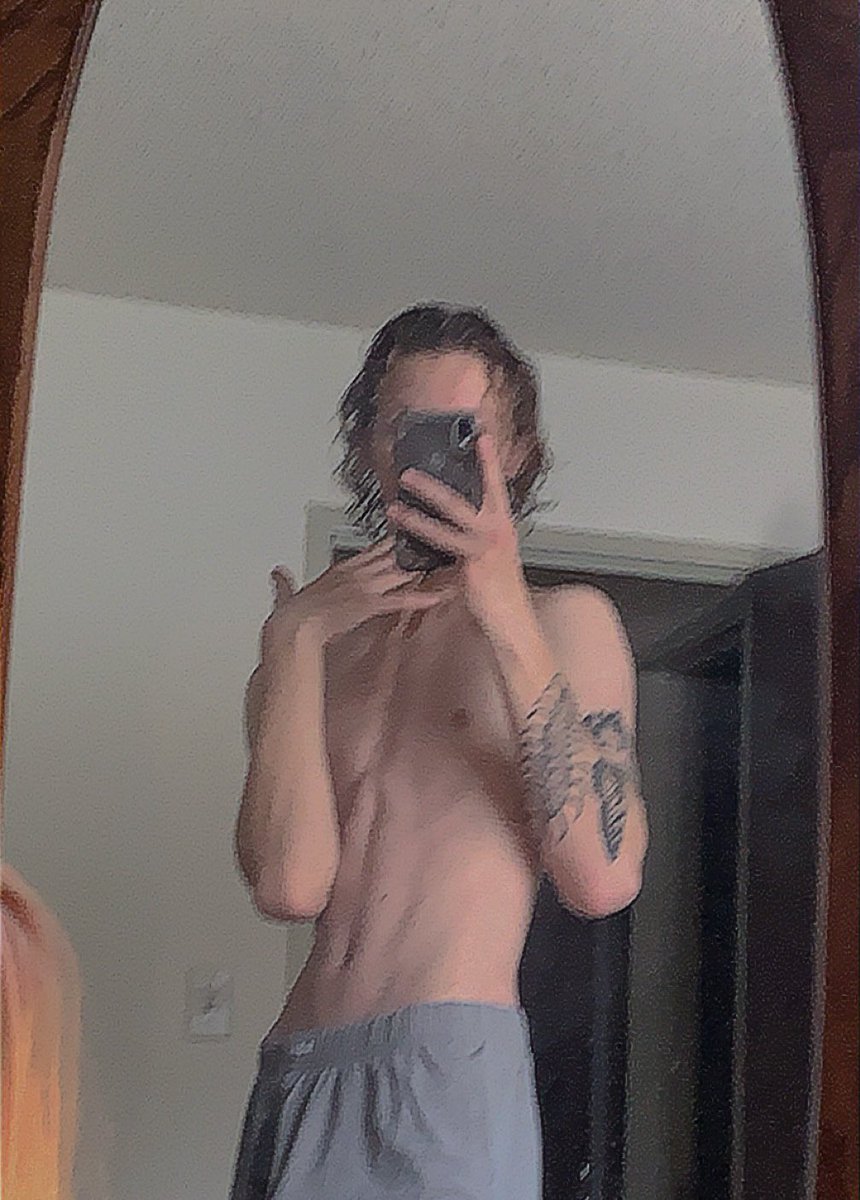 ReidRose7's tweet photo. I need to quit my job and learn to tattoo myself already #OFboys #OFgay #BiMen https://t.co/tCy401ZvTq