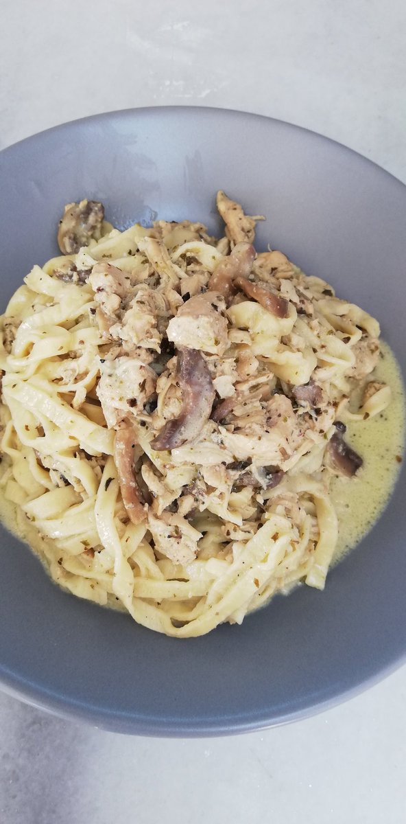 mslkitchenn's tweet photo. fettuccine alfredo❤️ #mysweetkitchen #delicious #fettucine #chicken #Alfredo https://t.co/TZRke78Ay8