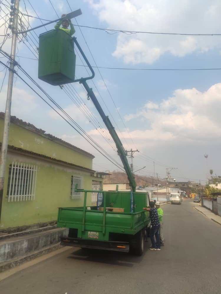 pedroluisanchez's tweet photo. Seguimos Iluminando nuestras calles de Lima Blanco paso a paso seguiremos transformando el Municipio
Comprometidos con mi Pueblo 
Vamos Palante 💪🏼 https://t.co/iXidTVlfdF