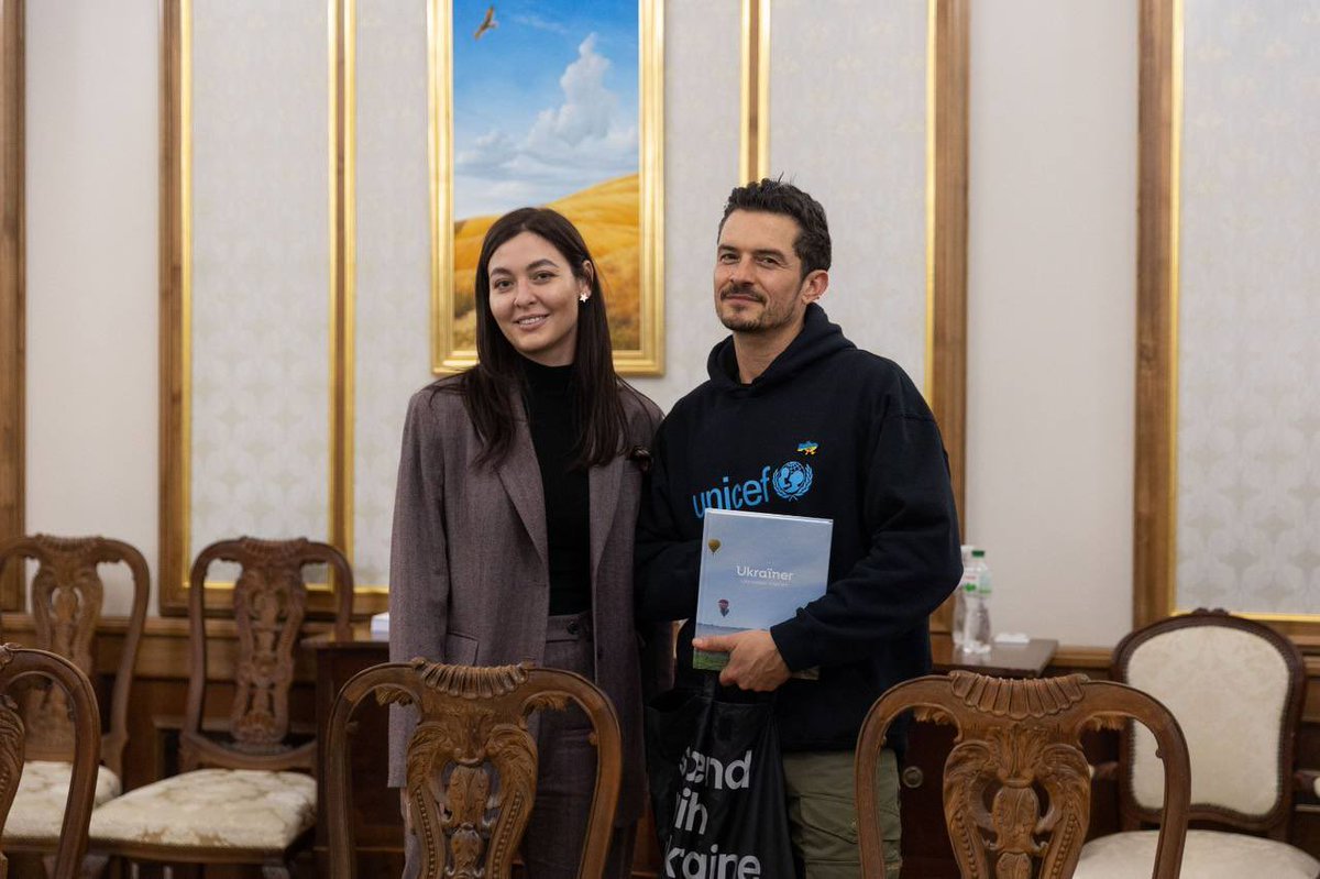 spendwithua's tweet photo. Special thanks go to Dasha Zarivna for being a superb ambassador of the Ukrainian creative economy.
#OrlandoBloom #unicef @UNICEF_UA #DashaZarivna #SpendWithUkraine #StandWithUkraine https://t.co/bd9IuGJw7C