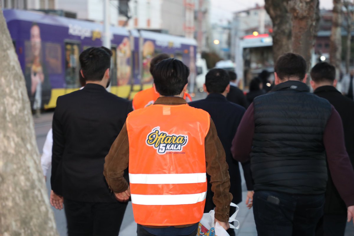 📌 İftara 5 kala 

Otobüsü mü kaçırdınız?
Trafik mi var?
Endişelenmeyin,
Güngören gençliği yanınızda 😎
📍Güneştepe / Güngören