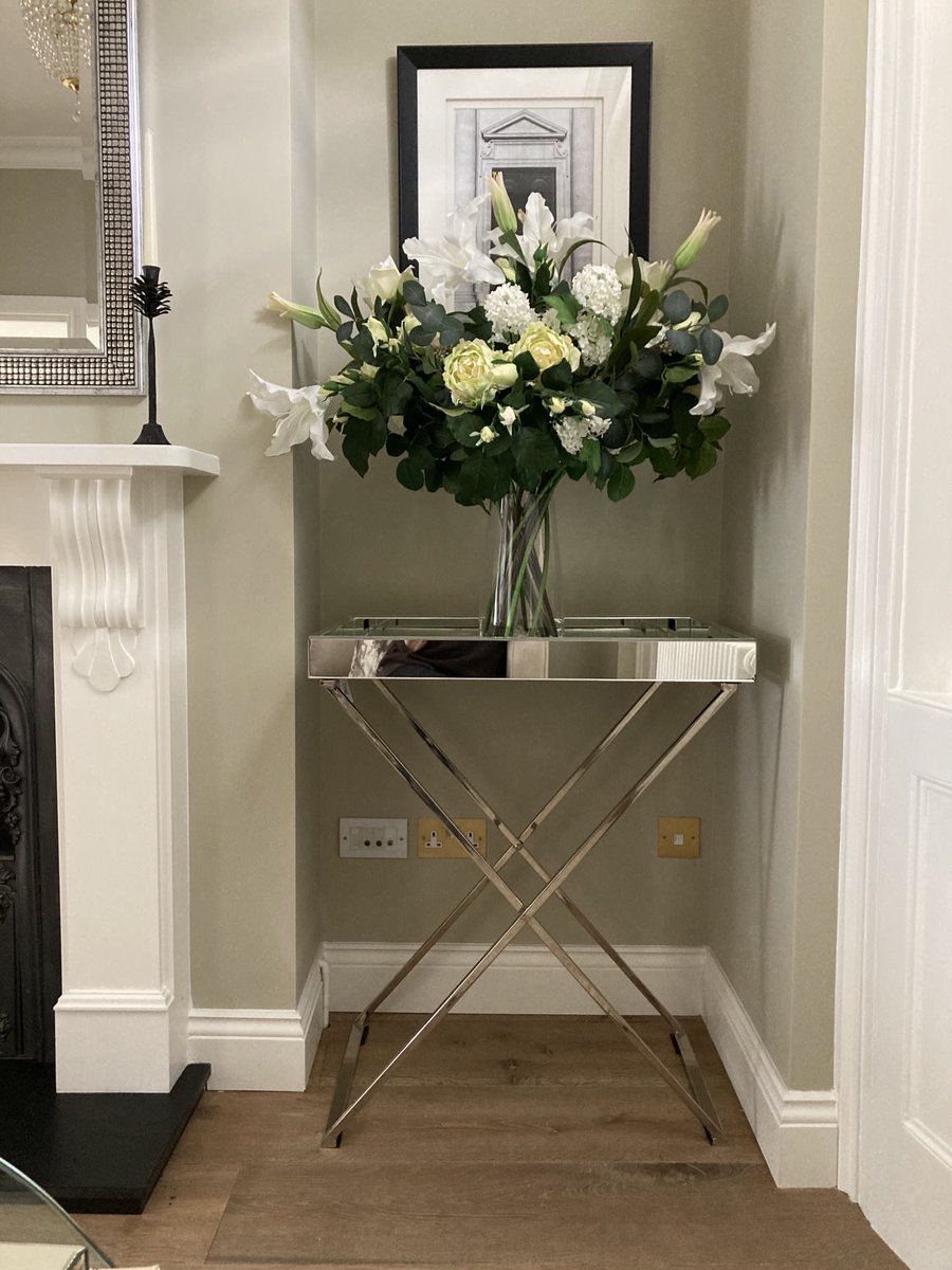 RobinsonStn's tweet photo. Adding interest to a living room corner - something shiny always helps! https://t.co/k3wiZc81bu