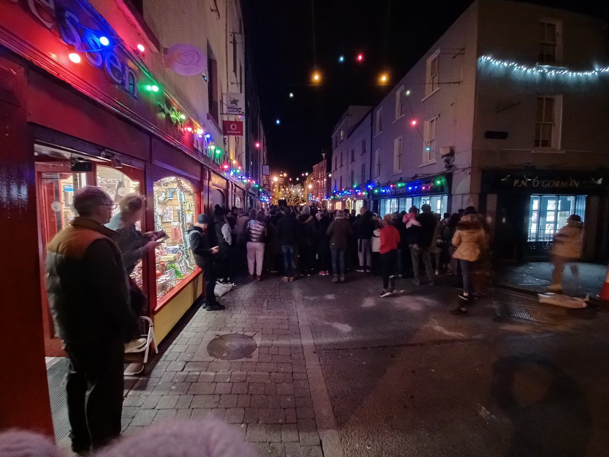 Big crowd in #NewRoss #Wexford watching #Christmas scene being shot on #CillianMurphy film #SmallThingsLikeThese