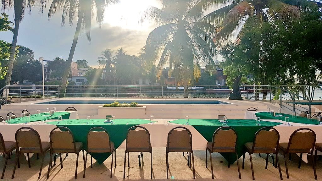 HotelGraham's tweet photo. Desea realizar sus eventos en una área abierta,con la mejor vista❓️
Contamos con 2 terrazas techadas,1 para 300 personas,y  para 20 personas. ¿Desea mayores informes❓️
☎️(993) 312-77-44. 
📍#Villahermosa #Tabasco. 
Estamos enfrente de la @UJAT .
#Turismo #Hoteles #Banquetes https://t.co/RC4tU1QrfH