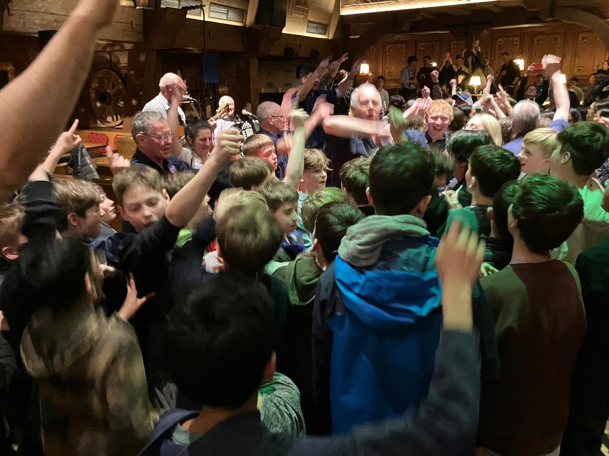 DaveniesSchool's tweet photo. One of the best #folk performances all across #Europe which only includes authentic #Tyrolean music and folk dances, as well as typical Tyrolean songs and #yodelling, the boys enjoyed an authentic Tyrolean night in Innsbruck 🇦🇹 #engageinspirechallenge https://t.co/P9zPLfK3O2