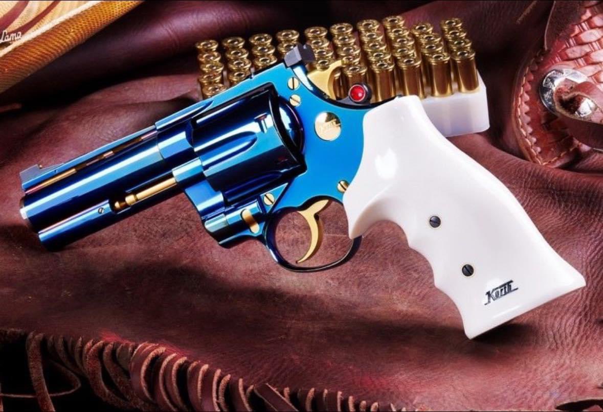 NighthawkCustom's tweet photo. The Korth Classic. Completely high polished and finished in a blue PVD finish with gold TiN accents ππ
Amazing how the color changes! This one is in a 3β barrel and .357 Magnum.
#Korth #KorthClassic #Revolver #WheelGun #KorthRevolver https://t.co/Vfc8HmeaSC